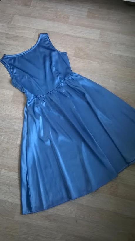 Modré saténové šaty, různé velikosti - Obrázek č. 2