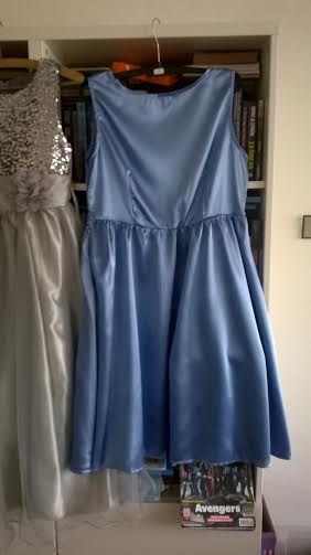 Modré saténové šaty, různé velikosti - Obrázek č. 3