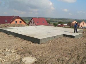 Hotovo,ted uz jen aby privezli domek