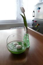 Takhle nějak to bude vypadat... Akorát ve vázičce bude více tulipánů. :-)
