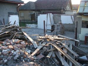 búranie garáže a časti pôvodných hospodárskych budov