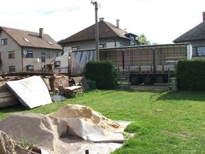 Prišiel materiál na anhydritový poter - 11 paliet, 13 ton