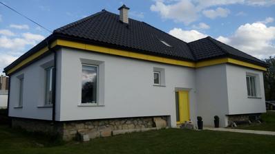 nová fasáda - svetlučko šedá, ale javí sa ako biela