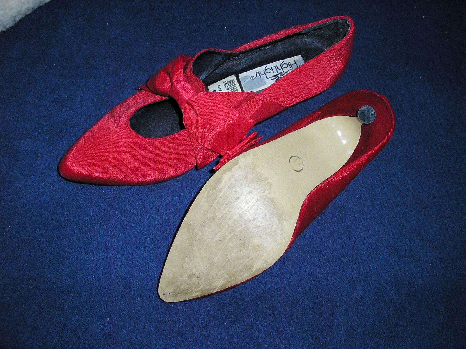 1086 Červené topánky - Obrázok č. 1