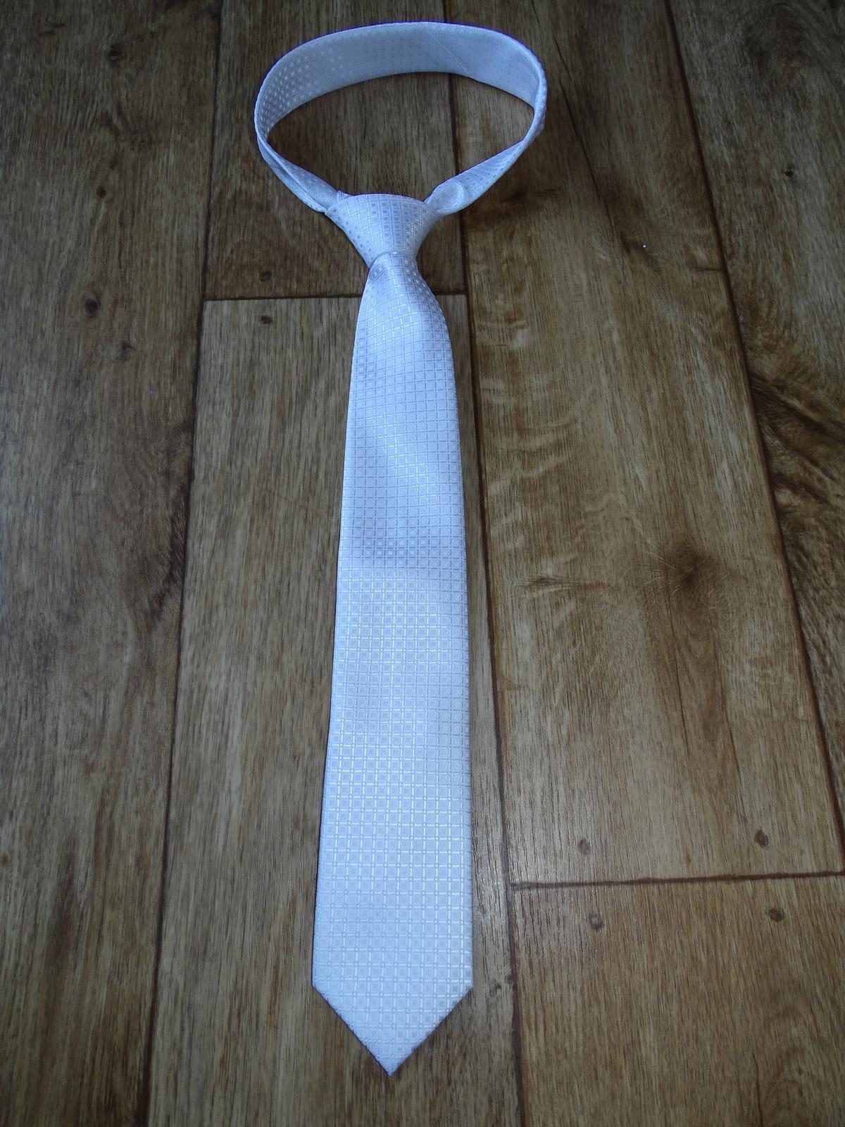 Bílá kravata - Obrázek č. 1