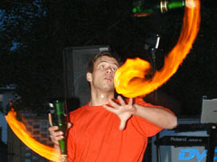 barmanska ohnova show a miesane drinky pre hosti