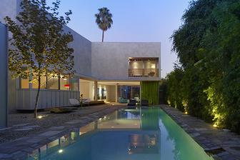 West Hollywood, Norwich Drive Residence od Clive Wilkinson Architects - další domček na malom uzkom pozemku, ktory sa otvara exterieru- tentokrat s bazenom