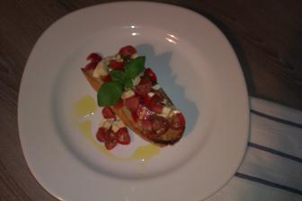 bruschetta ala caprese,miluju:-)