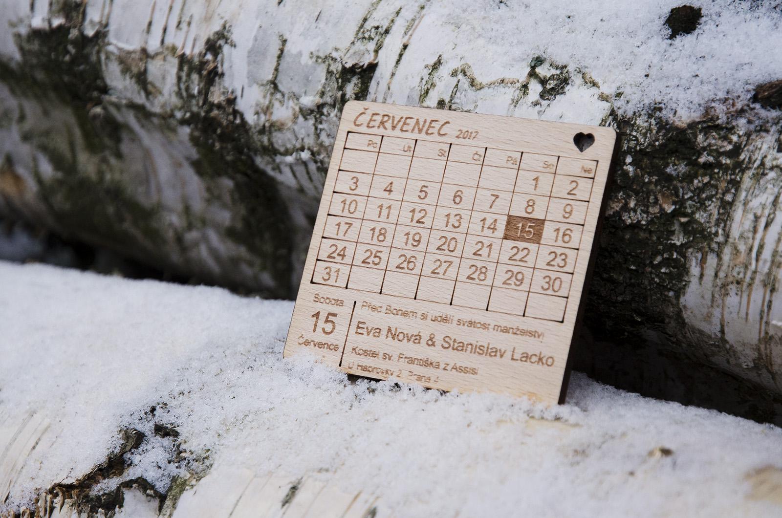 Dřevěné svatební oznámení- kalendář - Obrázek č. 1