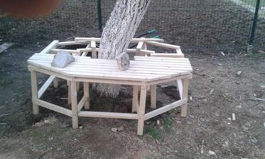 Zeby to bola lavicka pre drahu?... uz len nanosit vyrovnat zeminu, oblozit boky tatranskym profilom.... a natrieeet