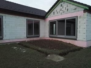 16.12.2017 dvere a okná namontované ,stihli sme to :)