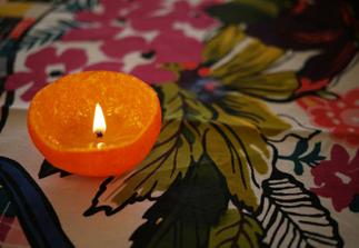 http://honestlywtf.com/diy/diy-satsuma-candle/