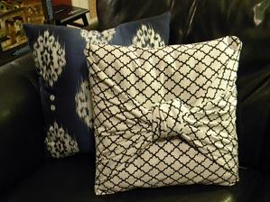 http://organizeyourstuffnow.com/wordpress/the-easiest-pillow-cover-ever