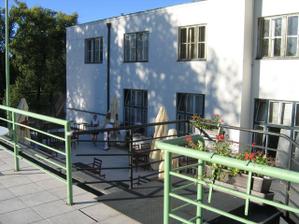 RESTAURACE MANES , TERASA, ZDE BUDEME SLAVIT VECER