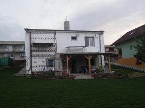 Zateplujeme... chlapci, manžel s tatinom, sa tešia ako deti pri vianočnom stromčeku :-DDD