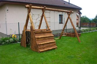 Tohle je super, zapůjčeno od Siery. Moc se nám to s manželem líbilo, možná i víc než varianty s klouzačkou :-) Je tam víc možností na vyblbnutí dětí, takže pro nás velká inspirace. Ještě jednou děkuju Sieře.