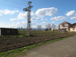 ...tento skaredy stlp VN nam robi tazku hlavu