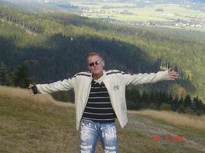 "Šíílene, šíílene,ale šíííílene tě miluju!"Kričal z plného hrdla