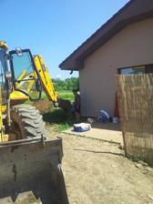 a zaciname robit okolie