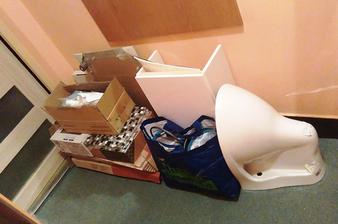 už nakúpené... (wc misa, skrinka s umývadielkom, obklad, špárovačka, dvierka do stupačky)
