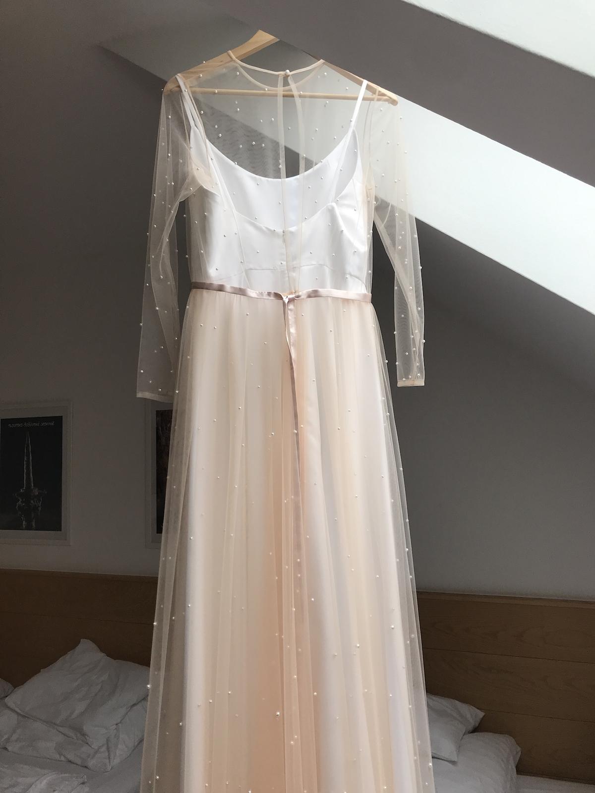 Jemné perličkové svatební šaty 💫 - Obrázek č. 1