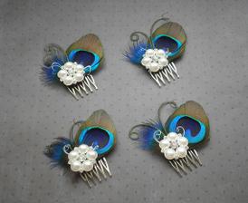 krasne hrebienky do vlasov z http://www.etsy.com/listing/64181630/pretty-peacock-peacock-feather-hair