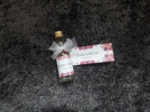 Darček pre svadobných hostí, muži dostanú fľaštičku a ženy džem, len ten ešte nemám doma :)