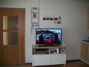 tv skrinka neviem sa rozhodnúť či natrieť dvierka ako je linka