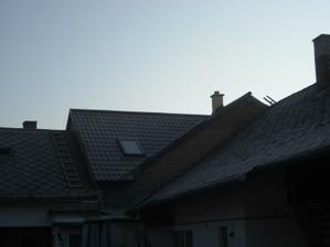 Listopad - a už máme i střešní okna a krytinu:-)