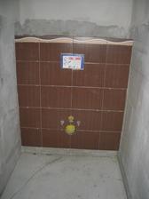 A začali jsme obkládat i WC