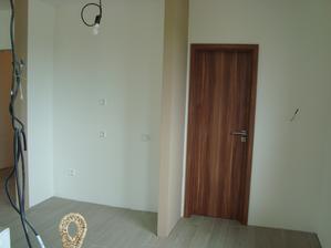 Dveře z kuchyně do spíže