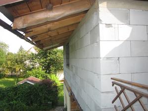 Střecha se zkracovala na úroveň zářezů
