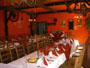 Interier restaurace - krasny selsky styl - ale stoly necham vyzdobit podle sveho!