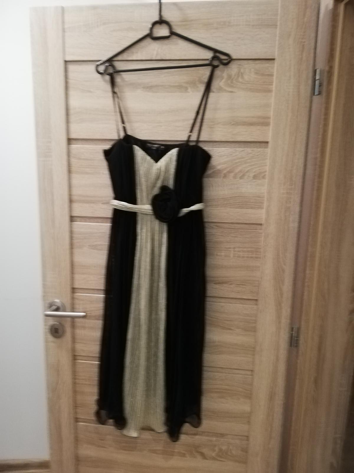 Čierne šaty so zlatou aplikaciou - Obrázok č. 1