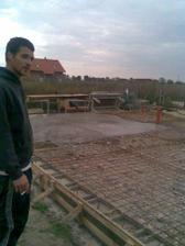 Zhutnenie strkom, karirohoze...a moooze sa betonovat...
