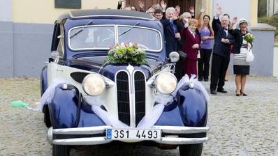 Ordinace v růžové zahradě 2 (Gábina a Filip) auto