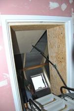 Instalace poklopu nad schodištěm