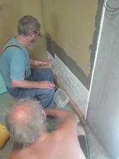 začali jsme obkládat koupelnu 🛀💪