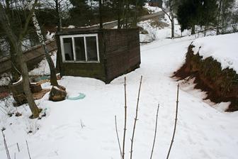 Nejhorší bylo vymyslet, jak dostat buňku na místo, protože jeřáb nám to umístil v půlce příjezdovky a dál se s tím nehlo