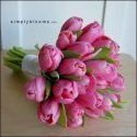 tulipánky, ale světle růžové a do toho ještě bílé frézie