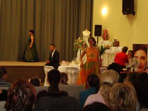 Nádherné ručne maľované šaty - Svadobný salón ĽUBICA Piešťany
