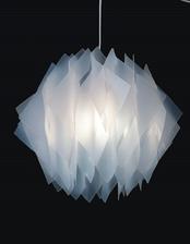 tienidla z recylkovanych veci http://www.inspirationgreen.com/plastic-waste-lights.html