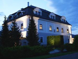 Hotel Villa Nečas :) Tu bude hostina a hneď vedľa je kaplnka kde budeme mať obrad :) ✓