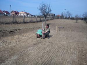2.4.2011 vymeriavanie lavičiek