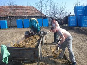 2.4.2011 prvé výkopy