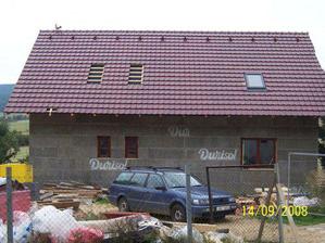 Z druhé zatím jen velké, na dvě malá musíme počkat, páč tam máme vyskládané tvárnice na příčky...