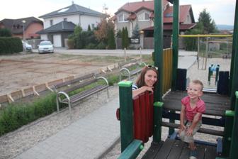 Akože.... kvôli ihrisku sme kupovali pozemok :D... Nie nie srandujem, ale je to super :)