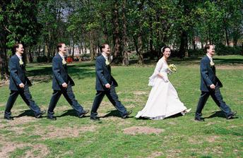 ...nepripomína vám to známy poxod Beatles??? :)