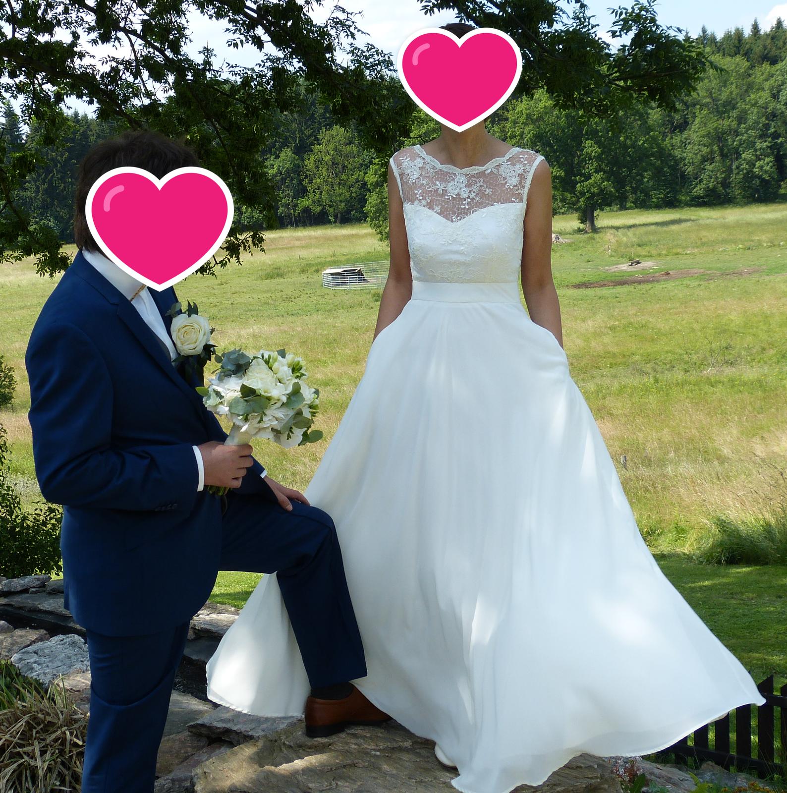 Smetanové svatební šaty s holými zády - Obrázek č. 3