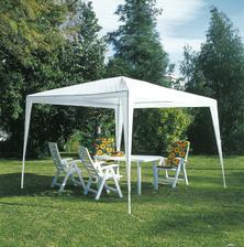 Náš přístřešek na garden party - budou dohromady asi 3